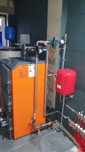 Kieto kuro katilas BūstoIN