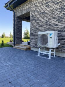 Kondicionierius Daikin lauko blokas Būsto inžineriniai sprendimai